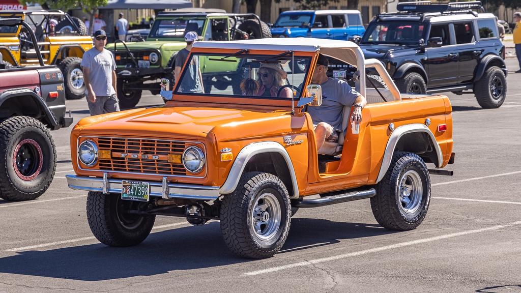 Orange and white Bronco rocking creamsicle vibes at our Rock and Roll event.

#tomsoffroad #rockandrollevent #fordbronco #earlybronco #vintagebronco #classicbronco #showandshine #carshow #leadingthetrailsince76