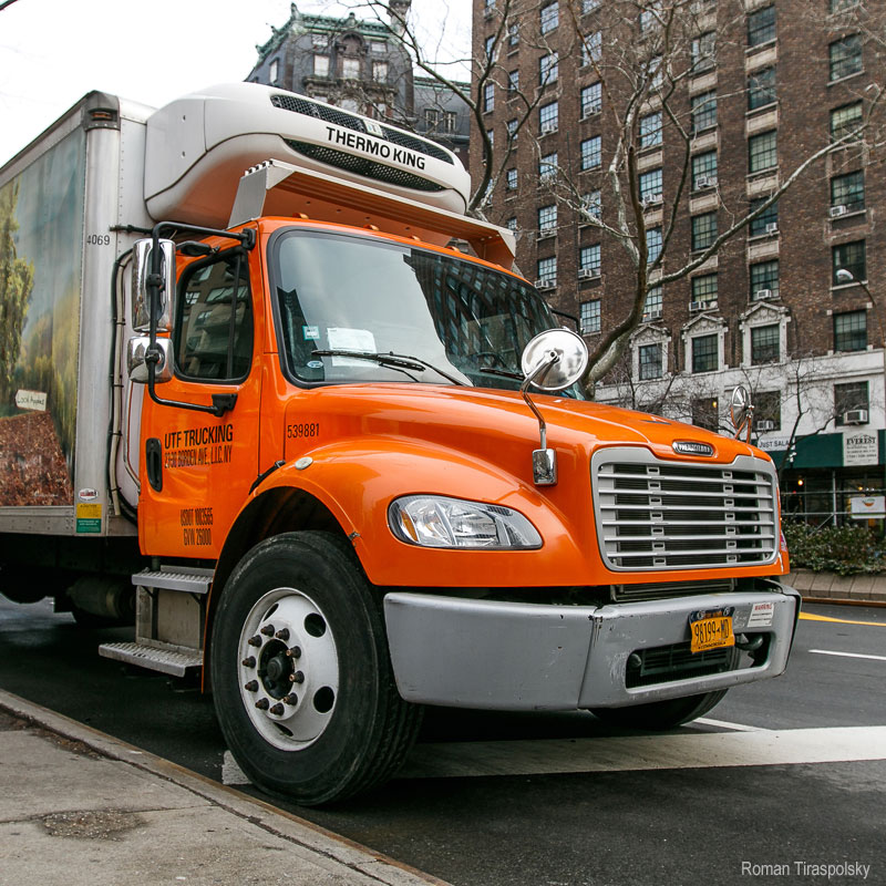 Land_Line_Mag's tweet photo. New York City officials say illegally parked trucks are causing problems. #truckers  say they often have no choice. 

#NewYork #Trucking 

https://t.co/uns7aE0OTf https://t.co/eeiIfoeX2w