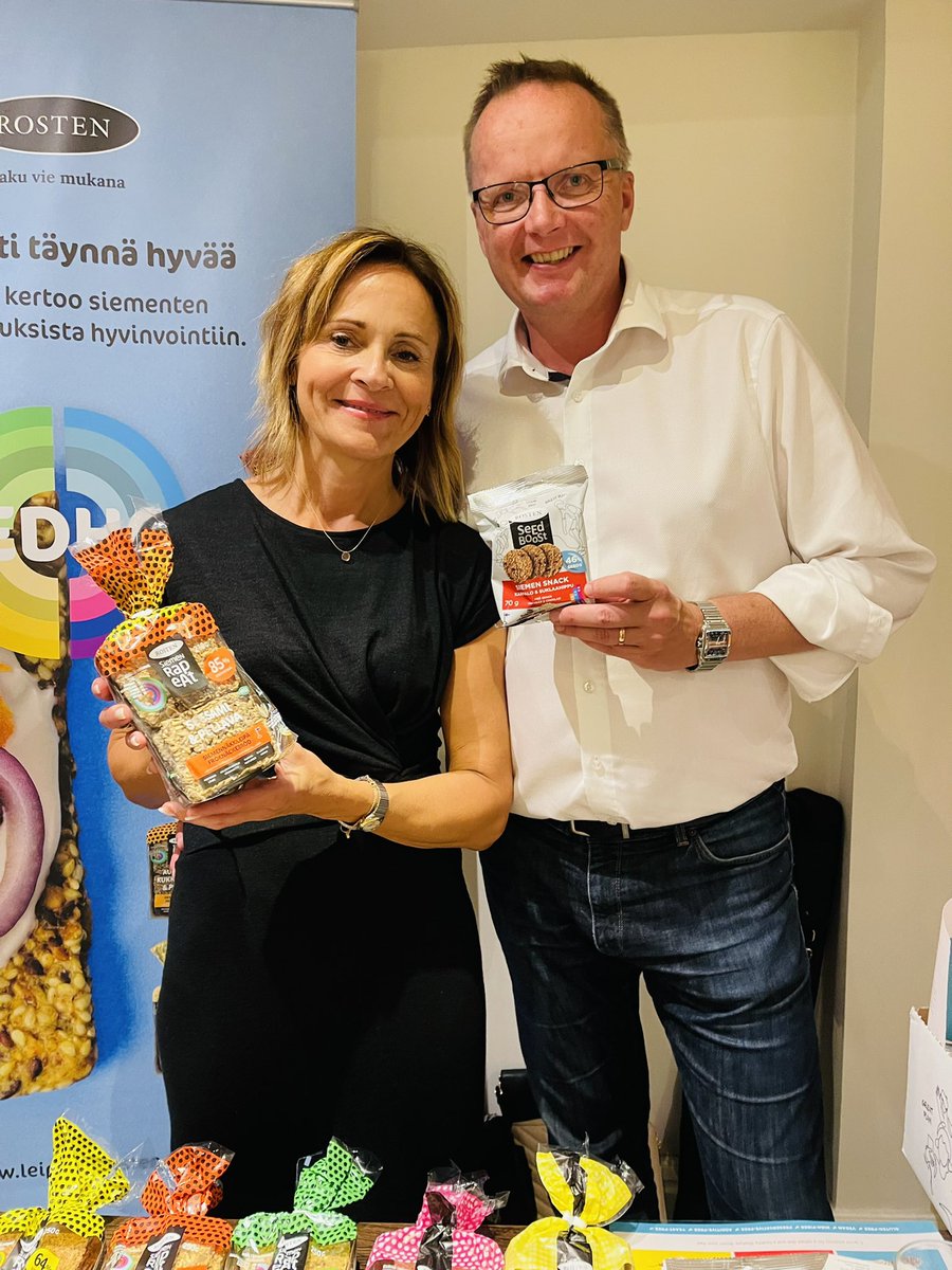 FinBotschaftDe's tweet photo. Naturbelassene finnische Lebensmittel sind in Europa gefragt. 🇫🇮🥔🥕🐟🥚🍫🌾
Es gilt nur, Anbieter und Käufer zusammenzubringen und Infos über unsere Spitzenprodukte zu verbreiten. Schöne Grüße aus Helsinki! @BusinessFinland#MeettheBuyer #Poikainparhaat #Linkosuo #LeipomoRosten https://t.co/8IHeARyAKj