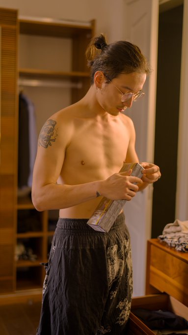 Cigarette after sex. We had an amazing shooting this week with Lee❤️  事后烟🚬  📸 @SpicyGumL https://t.c<a href="/tag/mvsales"class="tags"><span>#mvsales</span></a>