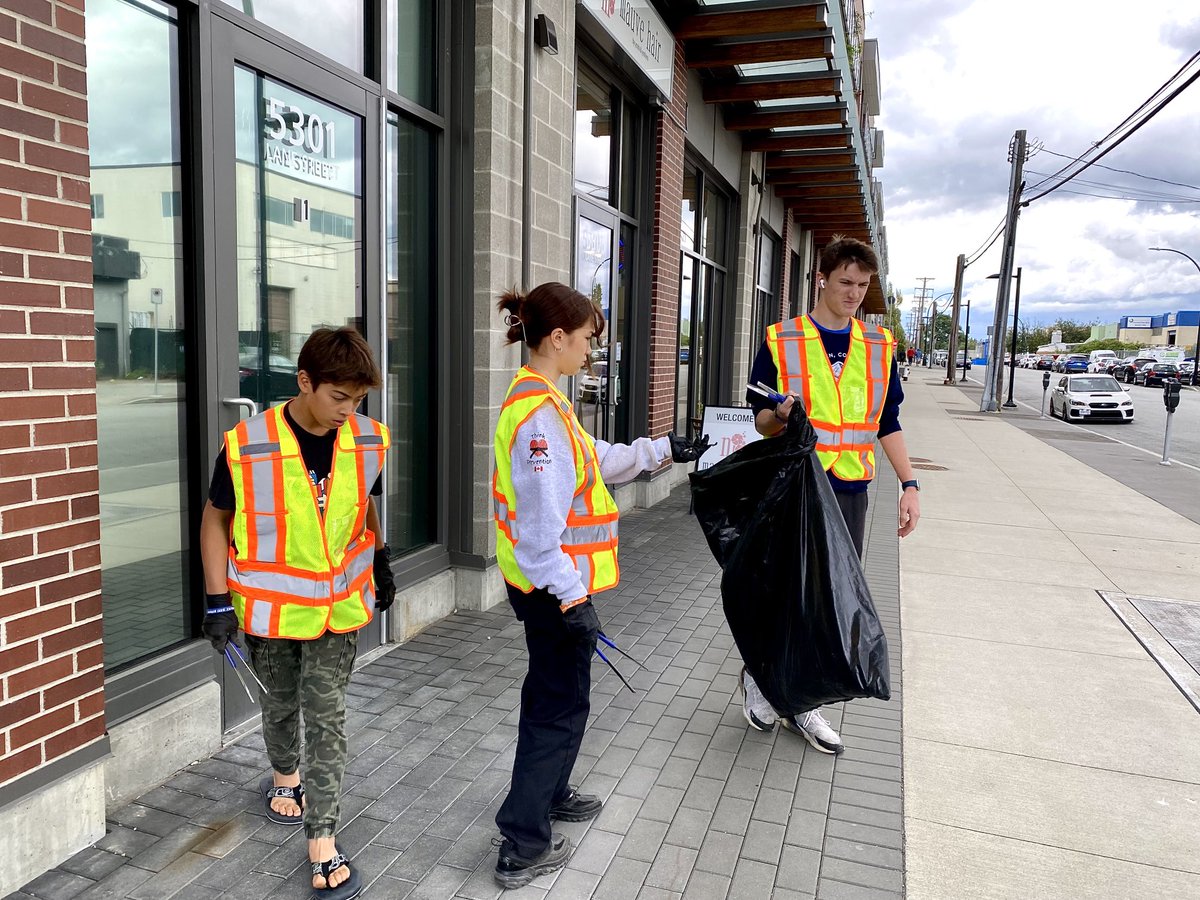 OddSquadProd's tweet photo. Some more photos of the Odd Squad ⁦cleanup around the ⁦@CityofBurnaby⁩ Lane St neighbourhood we call home! We will be starting our Police Judo Junior programs for the Fall soon &amp; expect to have a busy and productive Fall season helping youth develop! #thinkprevention https://t.co/xLHQwYagBu
