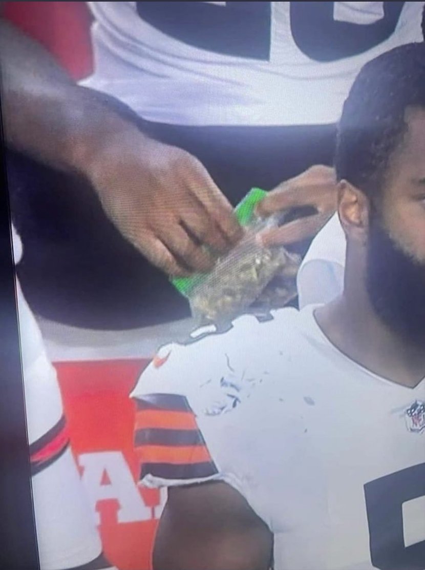 NFLMemes's tweet photo. I know that's not what I think it is https://t.co/3Cejff5zwV