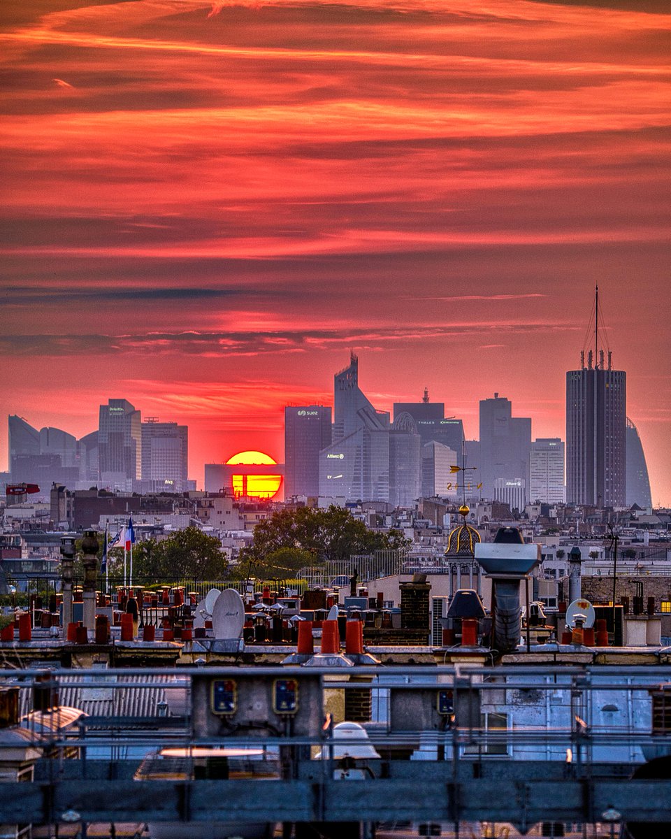 Chaque coucher de soleil est unique dans la Ville Lumière. 🌇 
Every sunset is unique in the City of Lights. 🌇 

📸 @mkphoto77
#TheWestinParis #CityView #SunsetInParis #LetsRise