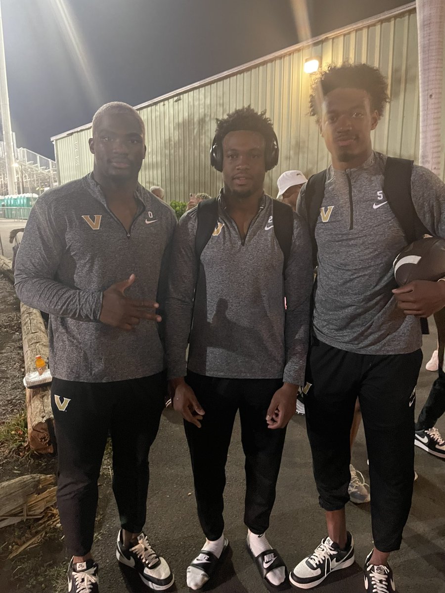 OrjiMD's tweet photo. ⚓️⬇️🖤💛🖤💛. Just thankful 🙏🏽 https://t.co/9ua6aBtE5u