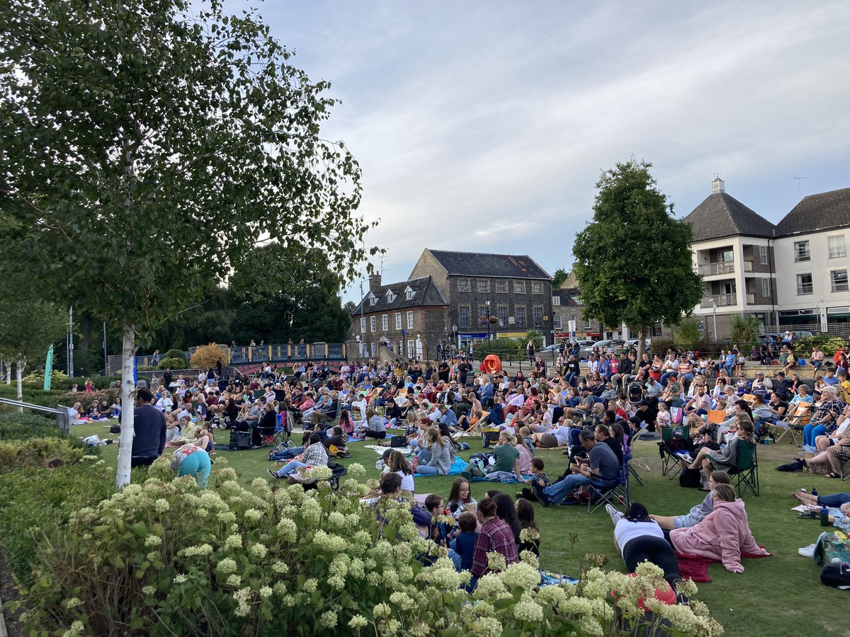 Brilliant crowd and great energy for the last instalment in #Thetford’s outdoor cinema - Mamma Mia proving popular! Massive thanks to local businesses incl @LightThetford, @BreckCouncil and @ThetfordCouncil for making it happen. Excellent event and everyone’s having a blast 🍿