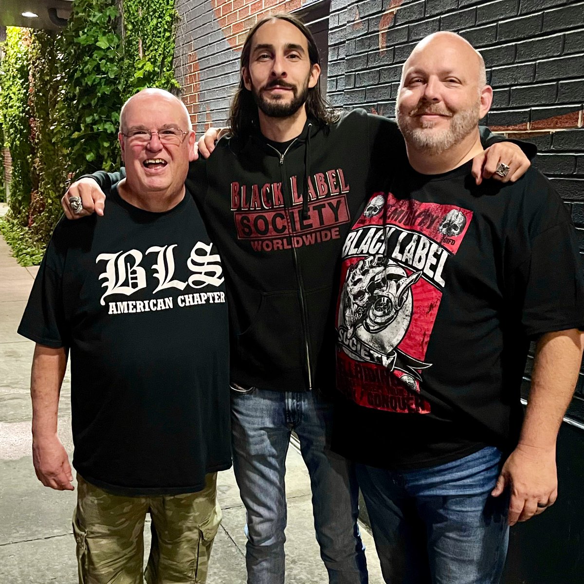 RoadDawg58's tweet photo. Dale and I had a blast with @SweetLouHetzer at @stageaepittsbur seeing @dariolorina and #BlackLabelSociety!
Its hard to believe we've known Lou since '06 when he promoted a #JaniLane show featuring Dario as his guitarist!
#tBLSt #SDMF #GIFD #DoomCrewInc https://t.co/GaFhJcndwt