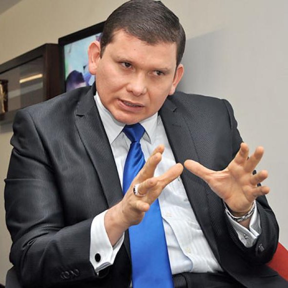 CarlArthurKing's tweet photo. "Si Katherine Miranda me promete y me garantiza que voy a recibir cada año mi lote de camionetas nuevas Toyota Lexus, consideraré su propuesta, de lo contrario, que se condene en el infierno por comunista".
-Pastor John Milton Rodriguez 
Mensajero Oficial de Dios en Colombia ®️. https://t.co/HUuk2cGrQK