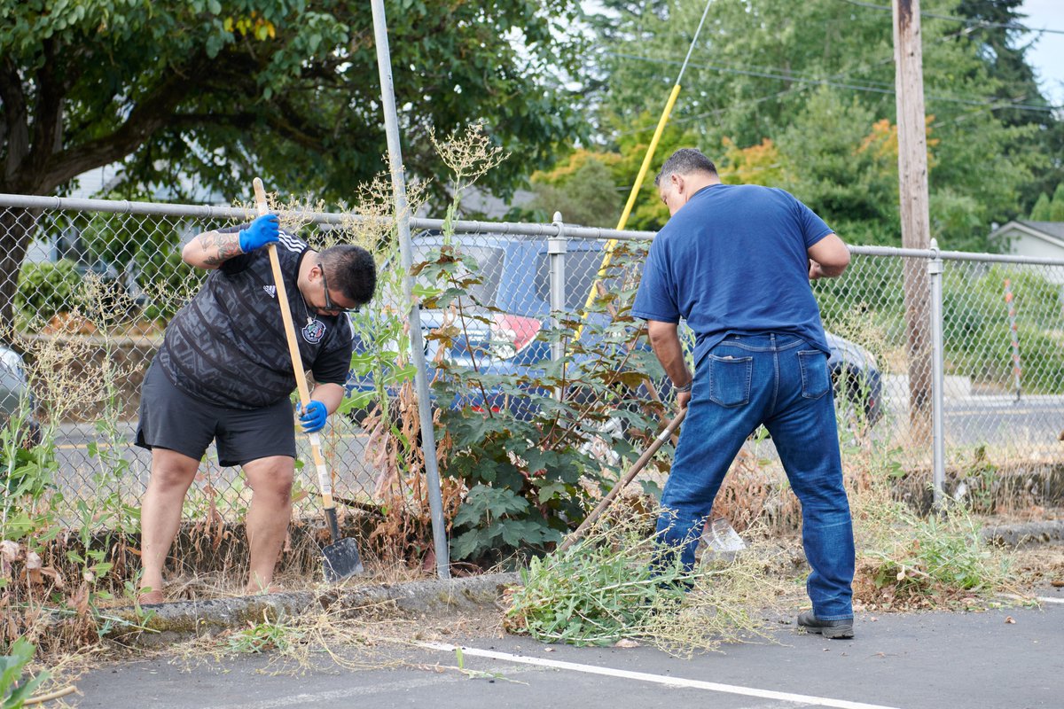 PPSConnect's tweet photo. We are overwhelmed by the community response at Rigler during the #ProjectCommunityCareDay. 

You can see more at: https://t.co/HGbfxh5AMi

#ForwardTogether #TeamPPS
@JonGarc1a https://t.co/JHHmVs3E5E