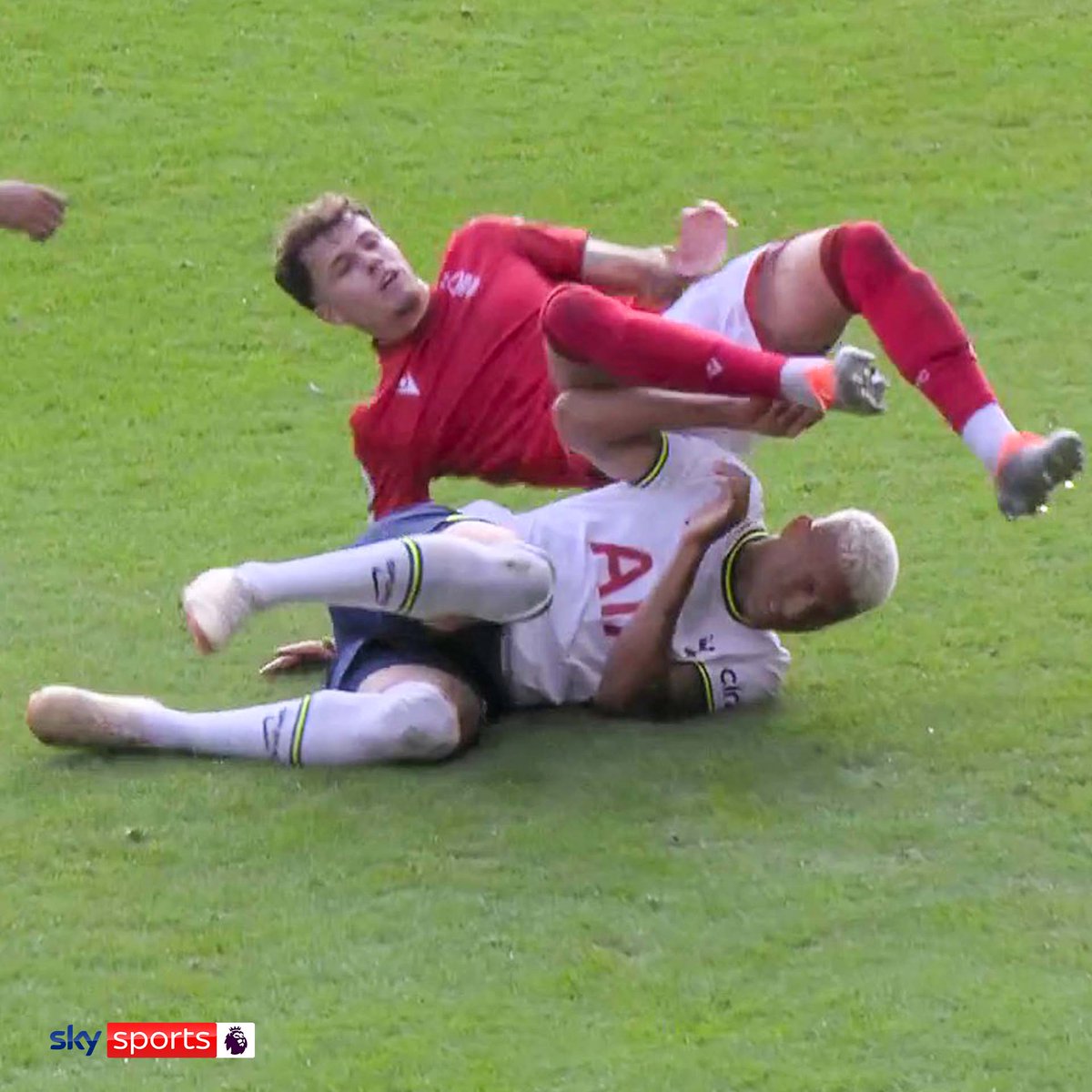 SkySportsPL's tweet photo. How it started                                       How it ended https://t.co/Rg2upu4aVU