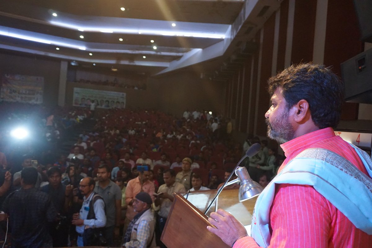 dayalugurubjp's tweet photo. स्वस्थस्य स्वास्थ्य रक्षणं, आतुरस्य विकार प्रशमनं।।

...DLF पब्लिक स्कूल गाजियाबाद में आयोजित दो दिवसीय अमृत आयुर्वेद योग महोत्सव के अंतर्गत 40वीं उत्तर प्रदेश राज्य स्तरीय योगासन खेल प्रतियोगिता की ट्रॉफी का अनावरण किया। #गाजियाबाद https://t.co/eZVmXePS0Y