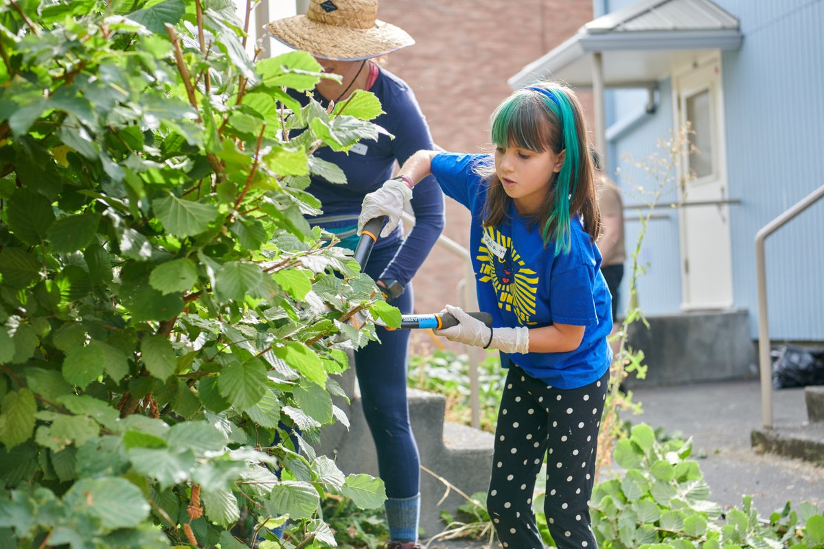 PPSConnect's tweet photo. We are overwhelmed by the community response at Rigler during the #ProjectCommunityCareDay. 

You can see more at: https://t.co/HGbfxh5AMi

#ForwardTogether #TeamPPS
@JonGarc1a https://t.co/JHHmVs3E5E
