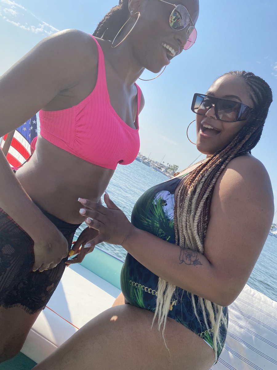 asiaisking's tweet photo. 🎊🎉🎂🥳 ohhh we talking birthdays??!!? Happy Birthday to my best friend @JazzyRedd1_  !! not much needs to be said because we know! be blessed in this nxt yr of life. you know you’re stuck with me! I LOVE YOU!! https://t.co/pLTM7YokOs