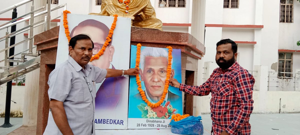 NayabAmit's tweet photo. आज #AAVF के तत्वाधान में परिवर्तन चौक हजरतगंज प्रांगण में भीम मिशन के महानायक,मान्यवर दीना भाना साहब जी के परिनिर्वाण दिवस की  पूर्व संध्या पर विचार संगोष्ठी एवं श्रद्धांजलि सभा रखी गई इसमें समाज के सभी बुद्धिजीवी वर्ग ने अपने-अपने वक्तव्य से  साहब को श्रद्धांजलि अर्पित की https://t.co/JGpToTZOQ4