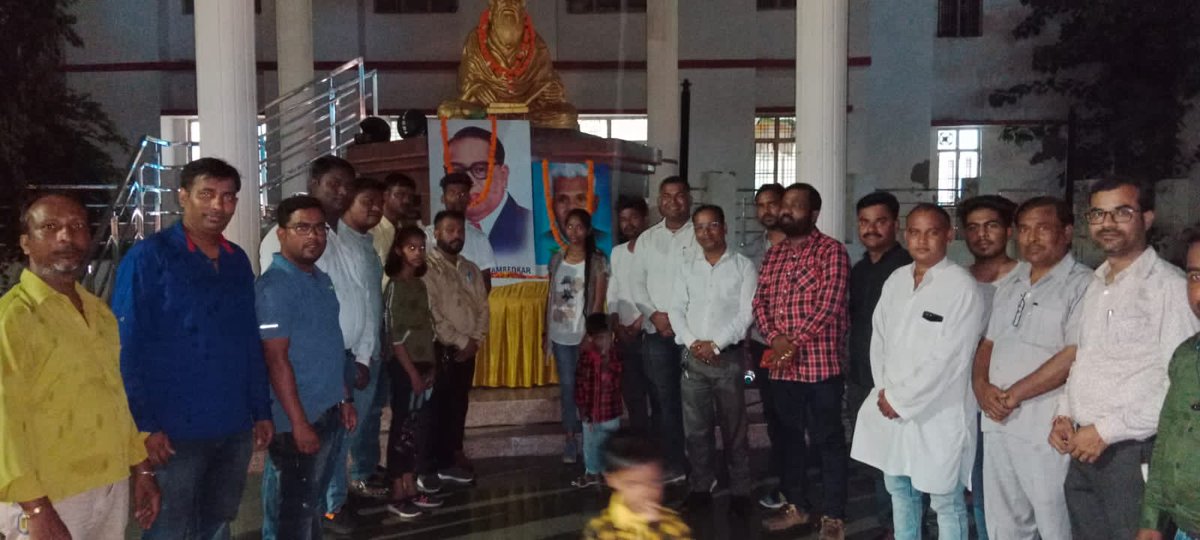 NayabAmit's tweet photo. आज #AAVF के तत्वाधान में परिवर्तन चौक हजरतगंज प्रांगण में भीम मिशन के महानायक,मान्यवर दीना भाना साहब जी के परिनिर्वाण दिवस की  पूर्व संध्या पर विचार संगोष्ठी एवं श्रद्धांजलि सभा रखी गई इसमें समाज के सभी बुद्धिजीवी वर्ग ने अपने-अपने वक्तव्य से  साहब को श्रद्धांजलि अर्पित की https://t.co/JGpToTZOQ4