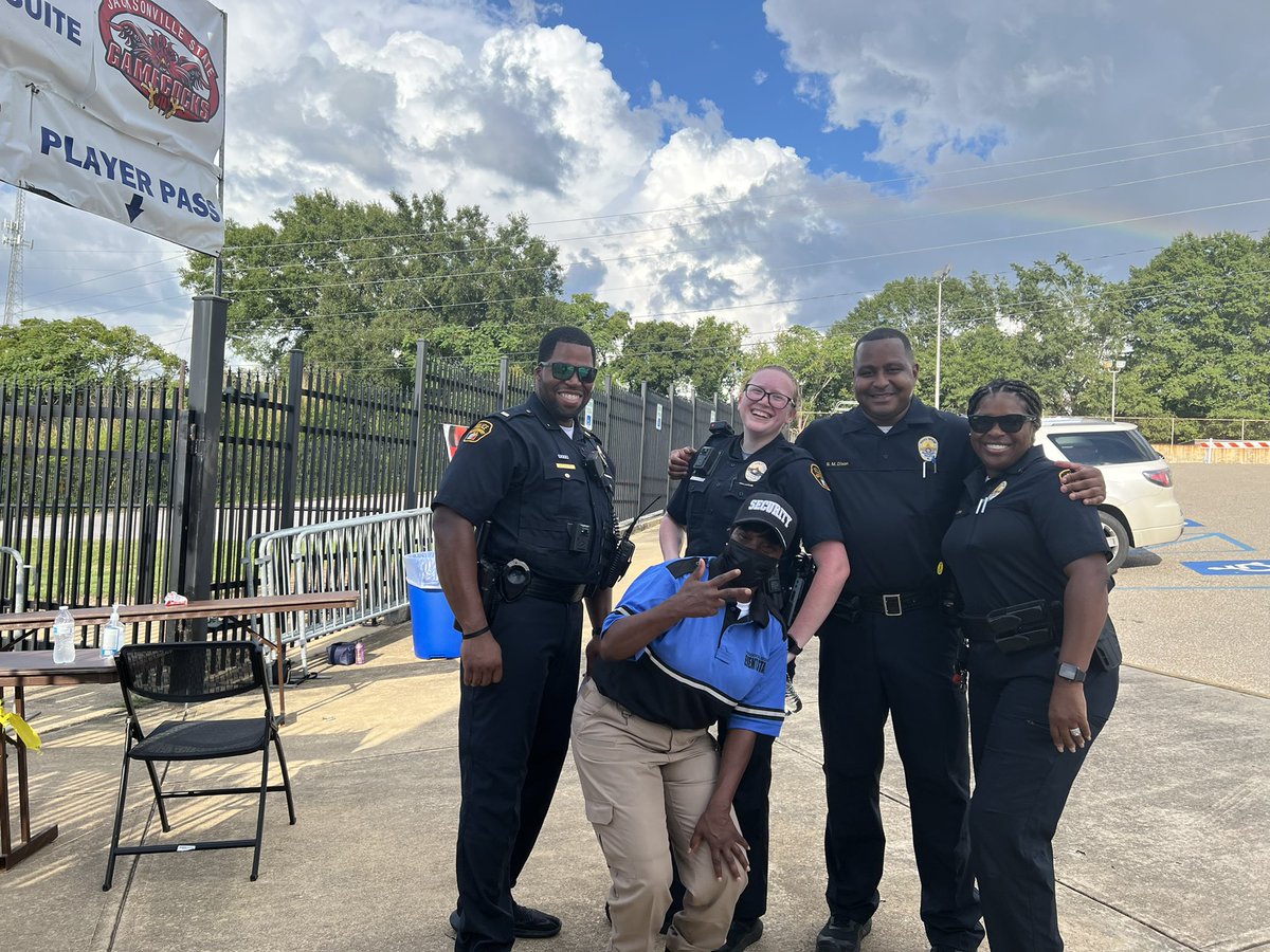 Thank you to the <a href="/mpdmontgomery/">Montgomery Police Department</a>  for helping me find my keys at the <a href="/FCSKickoff/">FCS Kickoff</a> Game between <a href="/JSUGamecocks/">Jax State Athletics</a> and <a href="/SFA_Football/">Lumberjack Football</a>.  This group and a few other officers not pictured (Officer Goddard) went over and beyond. Thank you all!