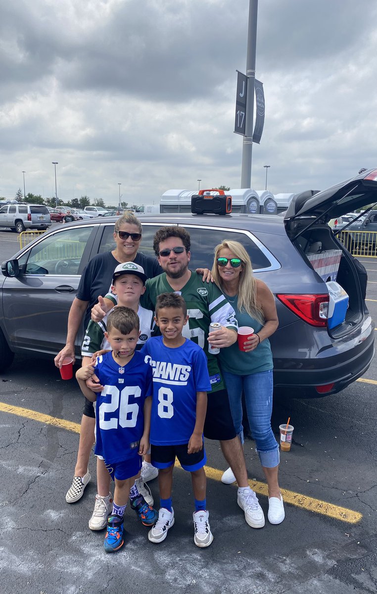 Babchik's tweet photo. Download and listen ANYWHERE even at a #Falgate #jets #giants #MorningAfter @FalQueen https://t.co/6JoZALY1Mf