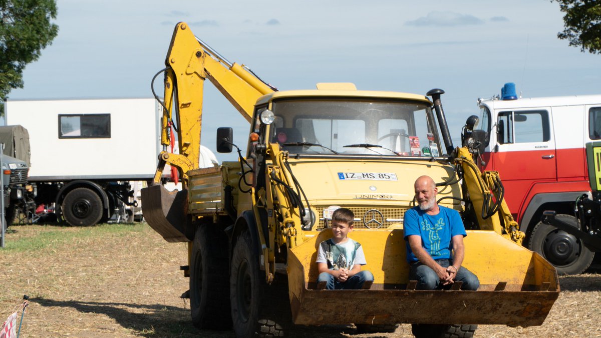 UnimogCommunity's tweet photo. Leider schon wieder zu Ende – das Jahrestreffen des #UnimogClubGaggenau im Norden von #Deutschland.
Schön war's.
#mercedes #mercedesbenz #unimog #unimogclub #unimogclubgaggenau #ucg #unimogcommunity #unimogpower #unimogfan #unimogfamily #jahestreffen #bahrenfleth https://t.co/Zr3PdCXqna