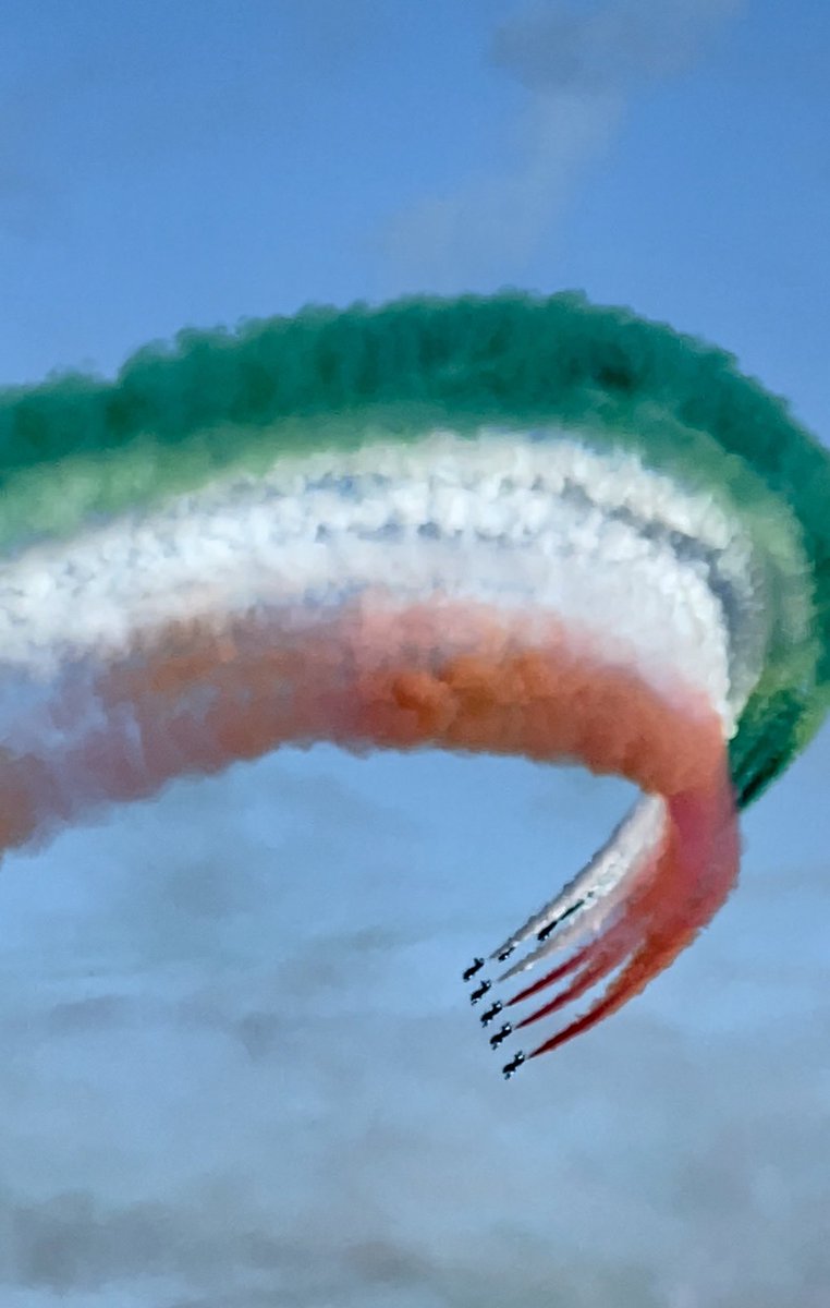 Sonia49043100's tweet photo. “””Magica giornata con le “Frecce Tricolori”………….Unici…Mitici…””” https://t.co/Kkra6LFOxr