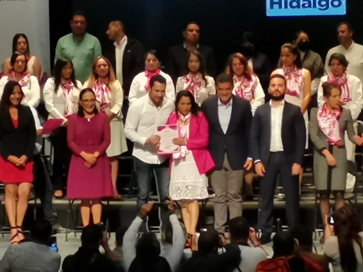 MaryOlgun2's tweet photo. Atitalaquia presente muchas felicidades a todas mis compañera de EHMPRI https://t.co/9QlAxxxllw