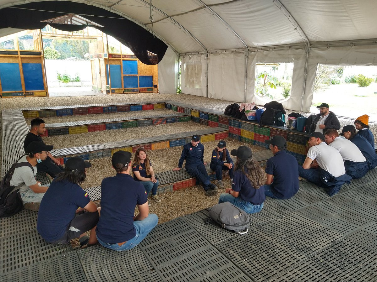 Las tripulaciones #Legi01 de <a href="/GIDAUN/">GIDA-UN</a> y #EAR de la <a href="/UdeA/">Universidad de Antioquia</a> haciendo empalme.

Les dejamos nuestra casa en forma de hábitat para que la hagan suya también.

Ad Astra 🚀💫

<a href="/FundCydonia/">Fundación Cydonia</a> <a href="/alejaboterob/">ماريا🪐 🦦 Maria Alegandra B ²</a> <a href="/oscar6ojeda/">oscar6ojeda</a> <a href="/AeroEspacioUdeA/">Aeroespacial UdeA</a> <a href="/UNALOficial/">Universidad Nacional de Colombia</a> <a href="/Col_ad_Astra/">Coronel (r) Raúl E Gutiérrez</a>