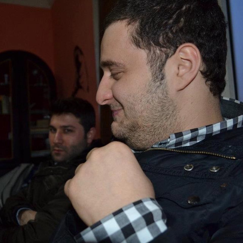 hiphoptimecomtr's tweet photo. Selim Muran ∞

konserlerimizde ve stüdyomuzda bizi yalnız bırakmayan,sayısız kez sahne alan ve ziyaret eden Selim Muran’ın vefat haberini üzülerek almış bulunmaktayız.

Neşeli, hayat dolu bir sanatçı olan Selim Muran’a Allah’tan rahmet ve sevenlerine sabır diliyoruz. #SelimMuran https://t.co/8uBZN5qqd0