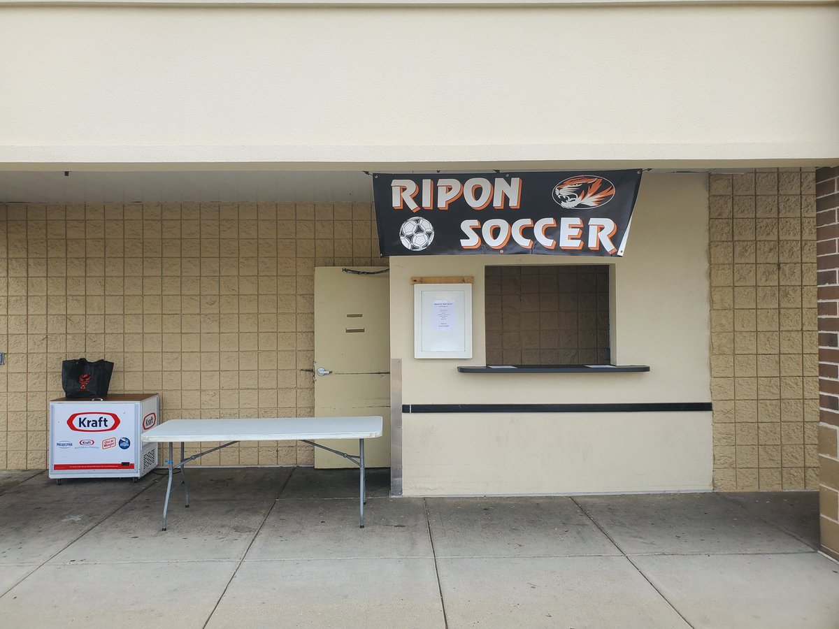 SteveNankervis's tweet photo. RHS Boy's Soccer brat/burger fry @ripontigers @riponschools ready for business. Come support the soccer program 9 - 2pm. #LETSGORIP https://t.co/MU1N0s3dQB