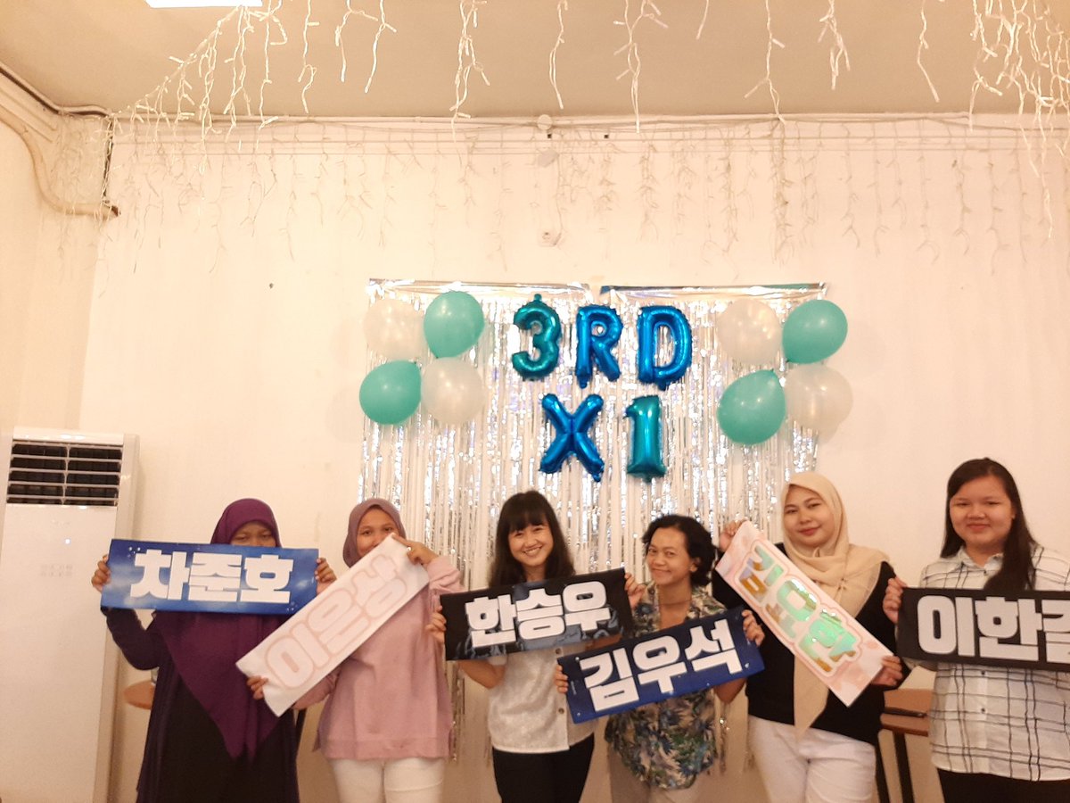 ifldf93's tweet photo. Maaf ya kerjaannya ngerusuh mulu, paling berisik @BabyRockBerry @fans_noona @hwangmini30 @hafifah_arbah @izzyyme
🤣🤣🤣🙏🏻🙏🏻🙏🏻

 @oneitbogor makasih banget udah ngadain acara ini 😚😚😚 https://t.co/EEccK5mfAd