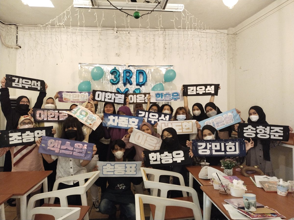 ifldf93's tweet photo. Maaf ya kerjaannya ngerusuh mulu, paling berisik @BabyRockBerry @fans_noona @hwangmini30 @hafifah_arbah @izzyyme
🤣🤣🤣🙏🏻🙏🏻🙏🏻

 @oneitbogor makasih banget udah ngadain acara ini 😚😚😚 https://t.co/EEccK5mfAd