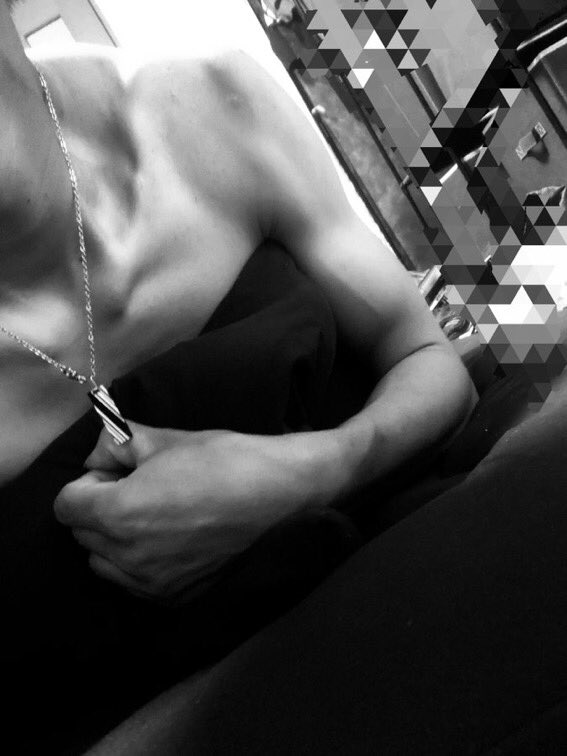 kensuke__030218's tweet photo. あーあこのネックレスちぎれてしまった。。 https://t.co/Hh5eFBxGfb
