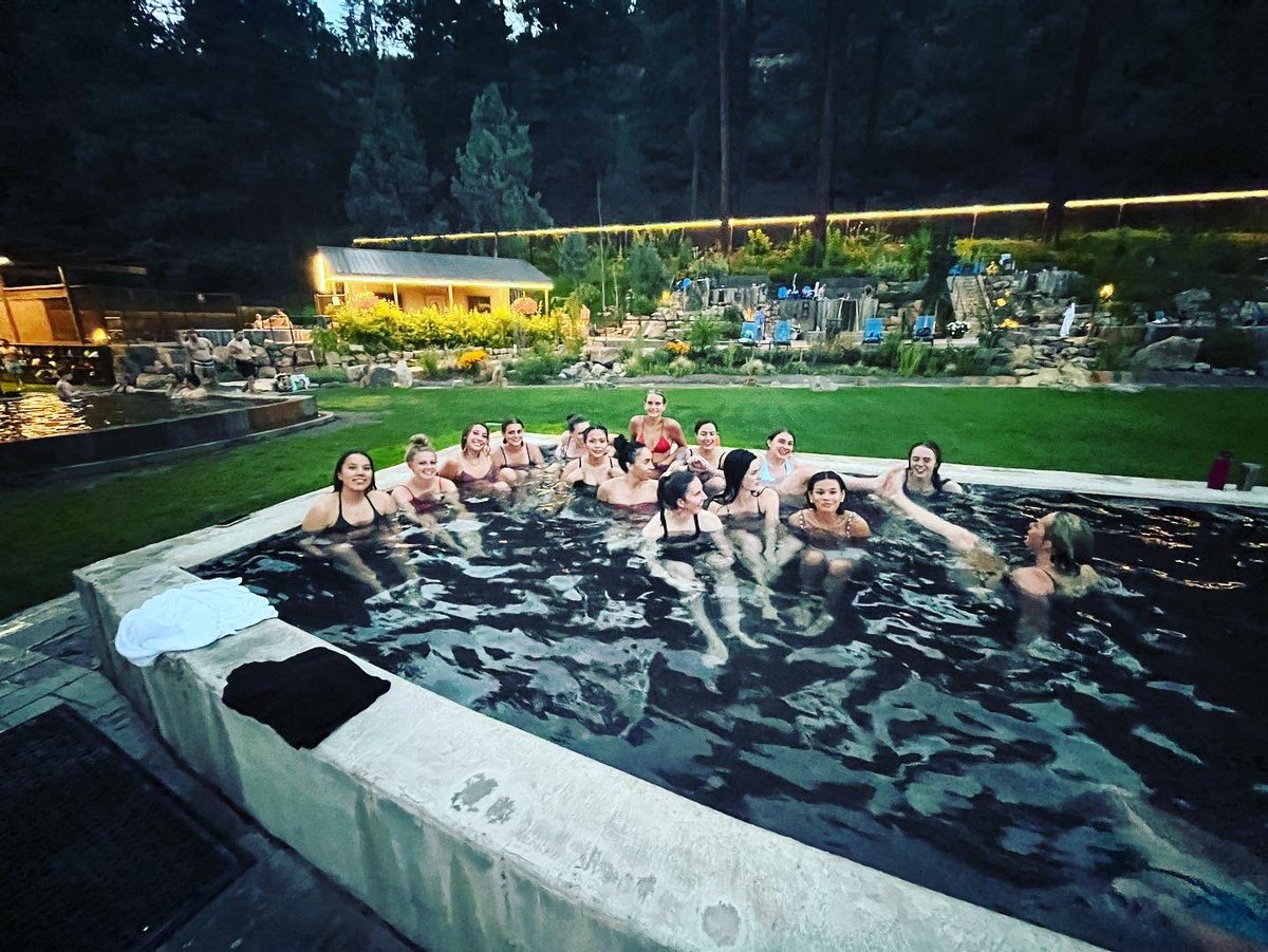 FortLewis_WBB's tweet photo. Let’s call it a day. 🫶

#TeamBondingWeekend https://t.co/tMM4DR0O0T