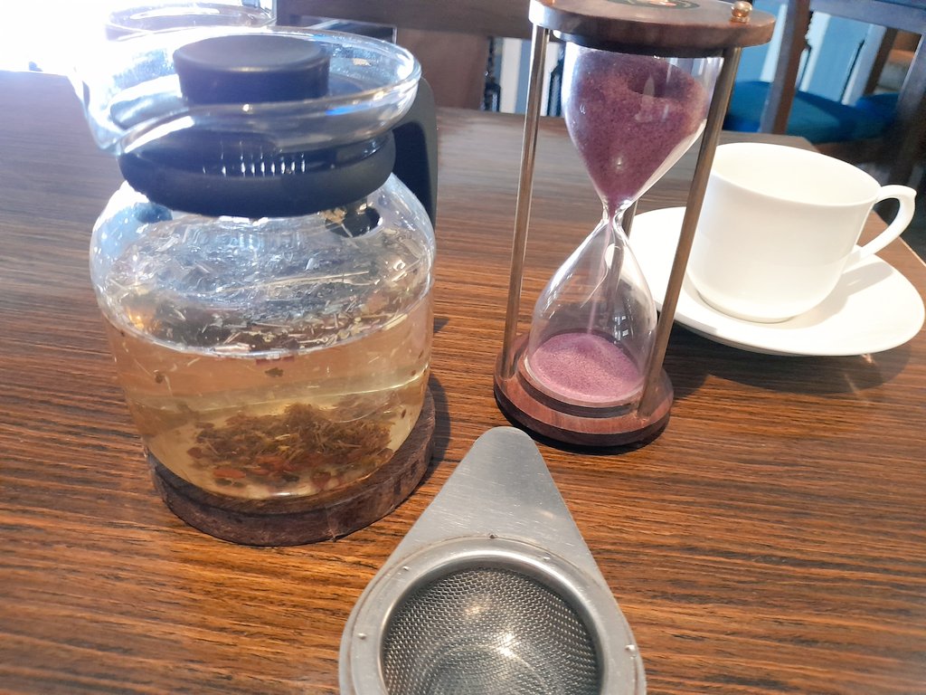 srigsri23's tweet photo. It was great meeting my good friend Vishal after 6 years! We go back 15 years; did uni together in 🇸🇬. Discussed interesting #startup ideas over tea 🍵 at #Infinitea on Cunningham road 😀 https://t.co/xILAvyCp9i
