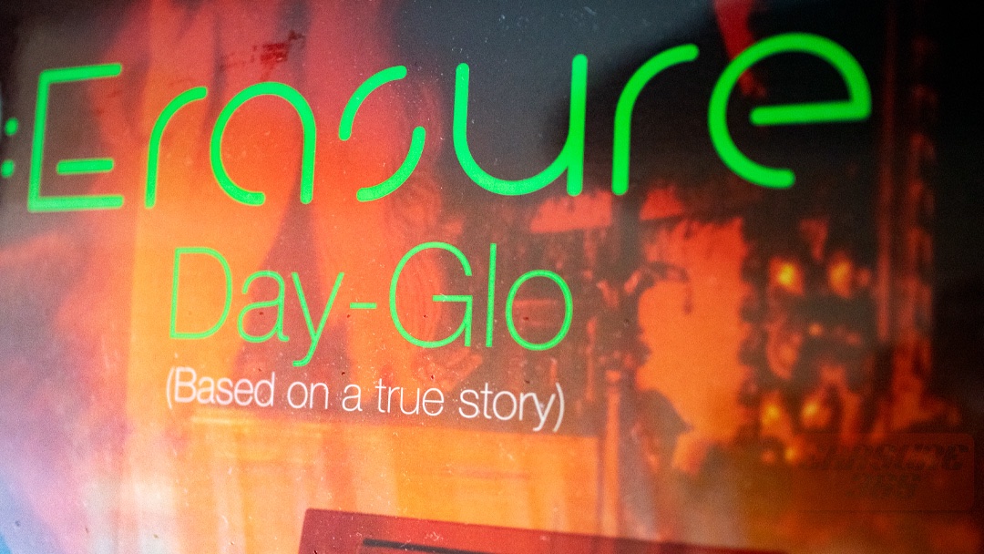 Erasure365's tweet photo. Erasure - "Day-Glo"

#erasure #andybell #vinceclarke https://t.co/r1lxMIAtdw
