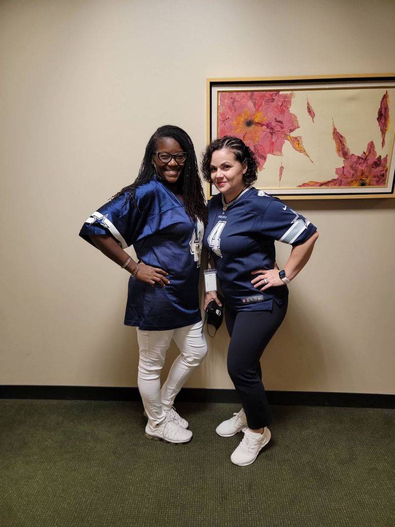 Cree_Perryman's tweet photo. Sometimes you just have to "twin" up and get the job done! #schoolcounselors #schoolcounseling #school #mentalhealth #lpcs #socialandemotionallearning https://t.co/sgKQLLQ9Ot