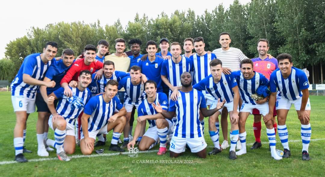 Naxaracd's tweet photo. Imágenes destacadas del triunfo de ayer en #ElSoto 

Once titular, GOL de @ljimenelib , parada del penalti por #Andrés y el equipo gracias a @CarmeloBetolaza 

Galería: https://t.co/2H9YmZ1N9h

#AúpaNáxara #SoyDelNáxara #NáxaraCDCantera #CopaFederación #CasalarreinaNáxara https://t.co/LGL6fe0UPK