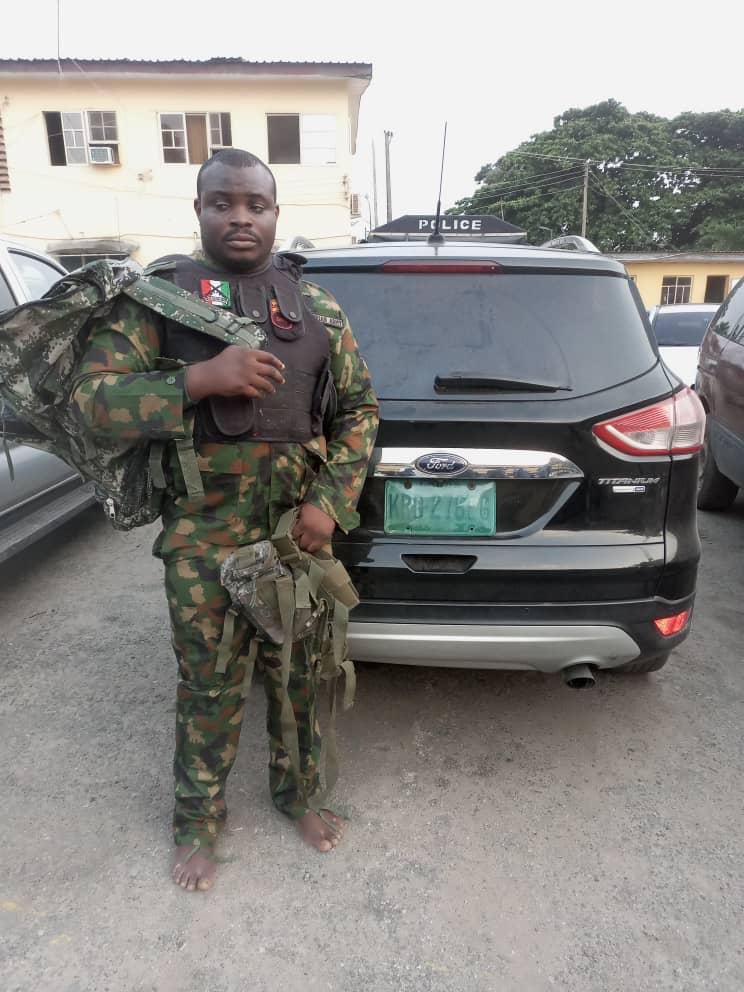LagosPoliceNG's tweet photo. POLICE ARREST FAKE ARMY CAPTAIN FOR ARMED ROBBERY

Detectives of the Lagos State Police Command have arrested a fake Army Captain, Andy Teddy Edwards, ‘m’ aged 39 for armed robbery.
  
The fake soldier, who posed as a modeling agent, would invite ladies for auditioning and then https://t.co/EEu9AEW00p