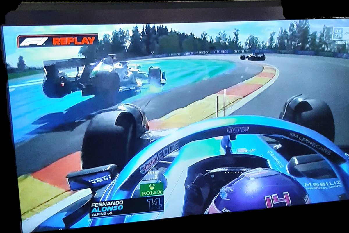 JavierAlonsoEs's tweet photo. Hamilton haciendo de las suyas. https://t.co/du5K1kUZJy