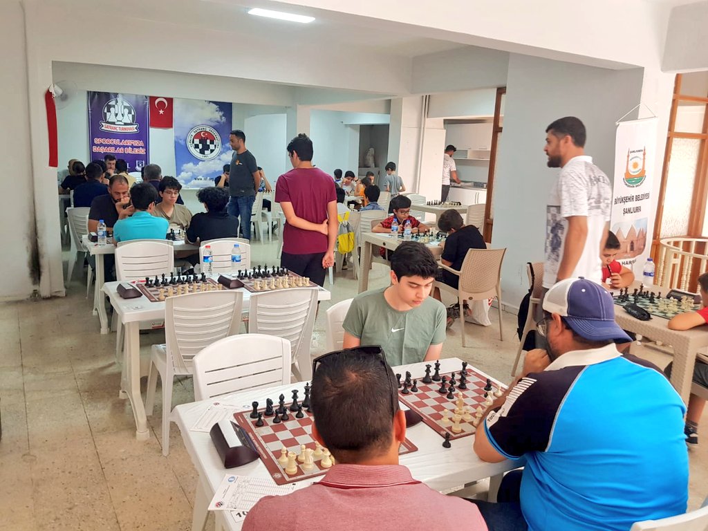 GSB_Sanliurfa's tweet photo. Sadece Badminton ve Masa Tanesi turnuvası düzenlemedik. 30 Ağustos Zafer Bayramına yakışır birde Satranç turnuvası düzenledik. 🙏 @kasapoglu @gencliksporbak https://t.co/zNDdAr5Eqo