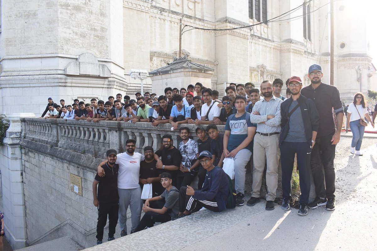 atfal_de's tweet photo. Gestern hieß es für die Atfal auf der Atfal Tour die Stadt Lyon erkunden!

#AtfalTour2022 #islam #Ahmadiyya #Atfal #Tour #2022 #Reise #Trip #Deutschland #Spanien #Spiritualität https://t.co/ZFRdwmGPWf