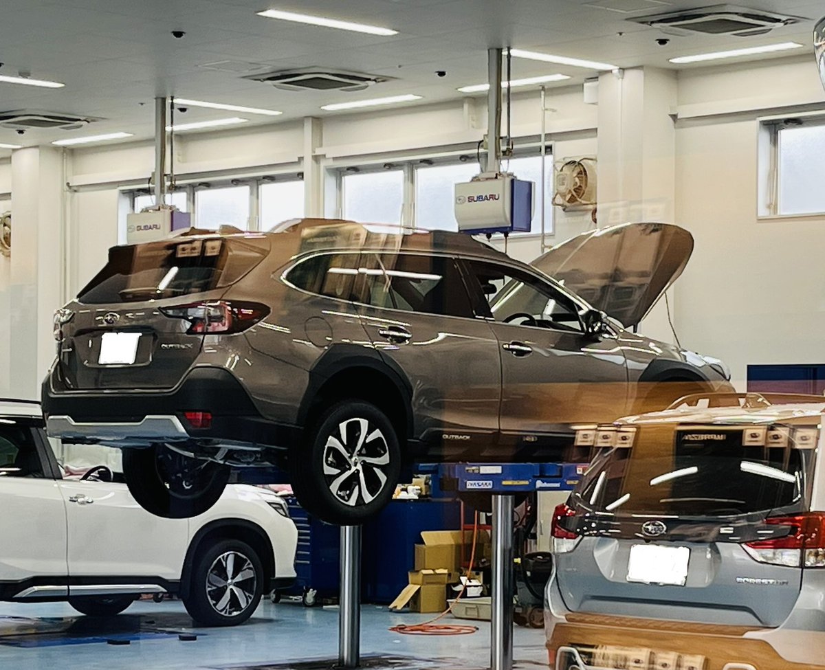 outback250i's tweet photo. 本日はアウトバックの新車1か月点検でした。
7月30日に納車後から938キロ走行しました。
エンジンオイル交換と手洗い洗車を実施して頂きました。
#subaruoutback 
#スバル 
#レガシィアウトバック https://t.co/9MLUdMk7Ms