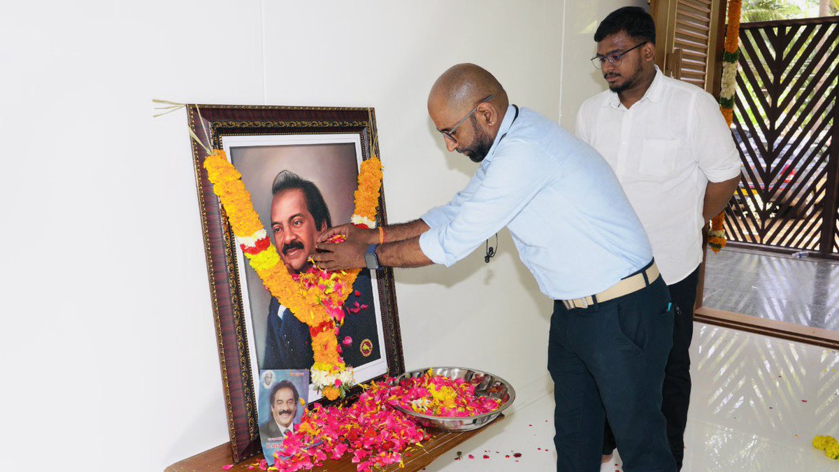 SALAMMASS1's tweet photo. Vasanth &amp; Co நிறுவனர் H.வசந்தகுமார் Ex MP அண்ணாச்சி அவர்களின் 2 ஆம் ஆண்டு நினைவஞ்சலியை யொட்டி இன்று கன்னியாகுமரியில் உள்ள அவரது நினைவிடத்தில் மரியாதை செலுத்தினேன். 

உடன் தமிழ்நாடு காங்கிரஸ் கமிட்டி ஊடகத்துறை தலைவர் அண்ணன் @K_T_L மற்றும்(1/2)
#vasanthakumar #salammass #salamnsui https://t.co/qlboGgYV7w