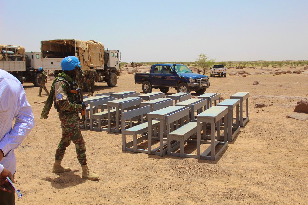 OngEffad's tweet photo. Le 7eme bataillons guinéens en activité cimic au nord au Mali dans le village de Saboghak chez nossi a 6KM de kidal.
Nous remercions la @UN_MINUSMA
#EFFAD #education #mali https://t.co/b2gYYT4Hl9