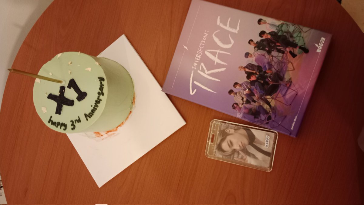 lhckdy's tweet photo. Sekian lama tidak ngevent, akhirnya ngevent lagi 🙆💗
Makaasiiii @oneitbogor udah adain event lagi, seneng banget ketemu kalian 🙌 dapet banyak freebies sama album juga 😍❤️

Special thanks untuk @kingchocos 🙆 https://t.co/N6hoaAo9zP