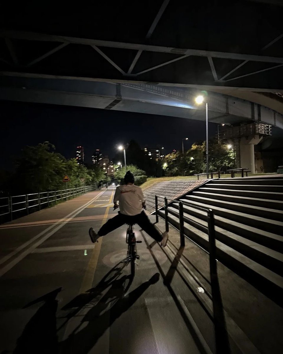 HOPEPlCBOT's tweet photo. han river date https://t.co/a1Lj8Sl9VG