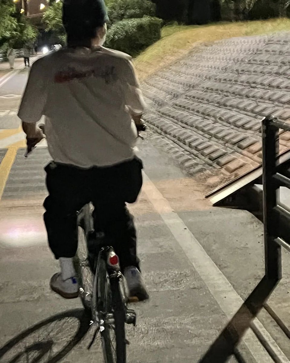 HOPEPlCBOT's tweet photo. han river date https://t.co/a1Lj8Sl9VG