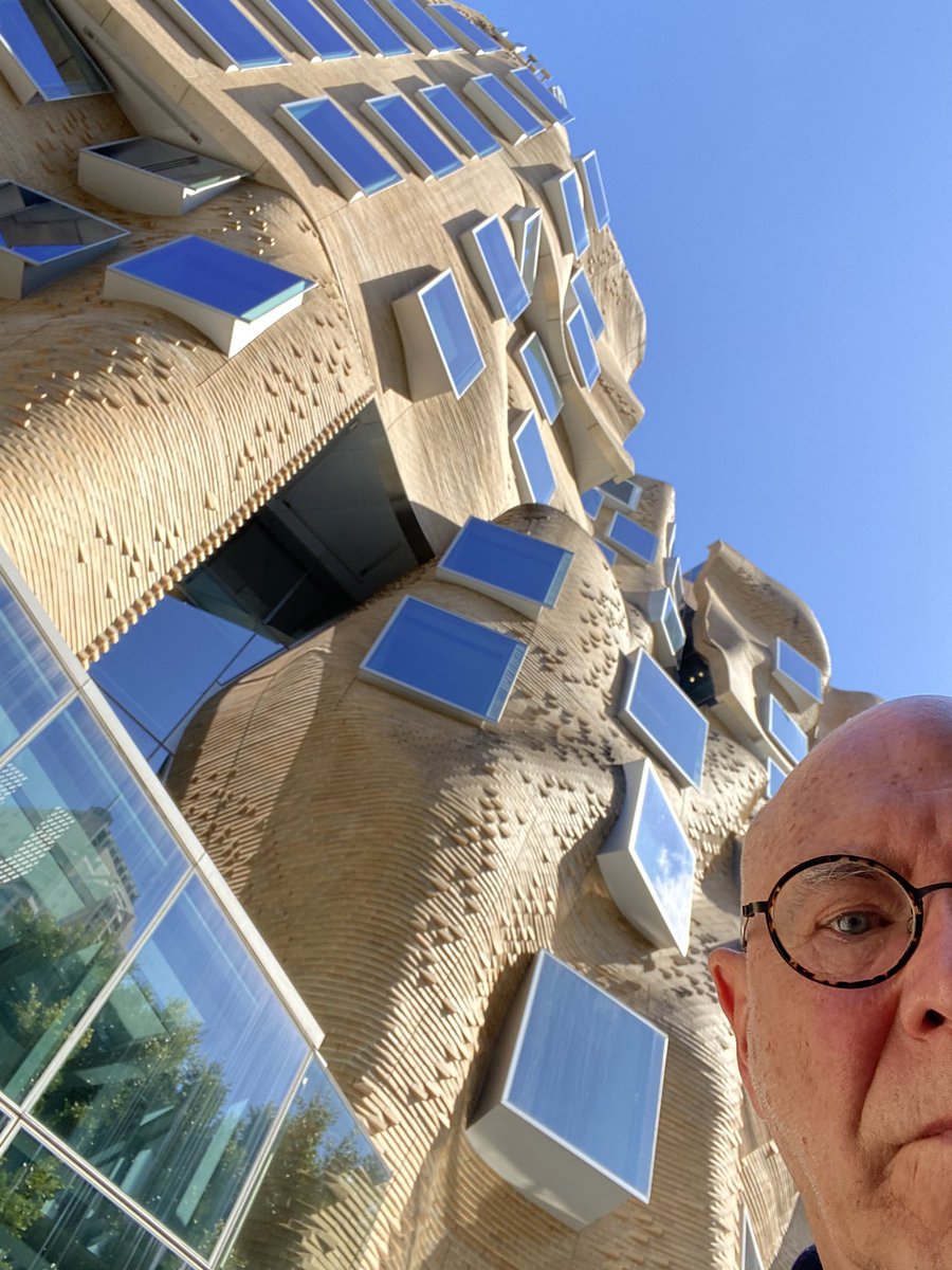 ProfRoyGreen's tweet photo. Delighted to provide tour of #Gehry designed @UTS_Business building for @SANAA_jp architects of #SydneyModern @ArtGalleryofNSW @anthony_burke https://t.co/fsEitdtK4g