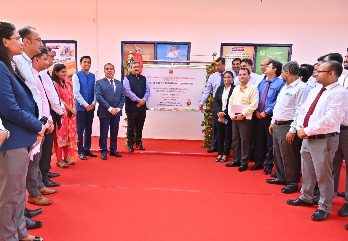 DirHR_iocl's tweet photo. Inaugurated Central &amp; Eastern UP's 1st All Women #IndianOil Fuel Station at Lucknow. The outlet has been revived after closure in 2017 &amp; is now rededicated to the people of Lucknow.
It symbolises IndianOil's unwavering commitment to gender equity.Let every glass ceiling dissolve! https://t.co/RkXQopOd5A