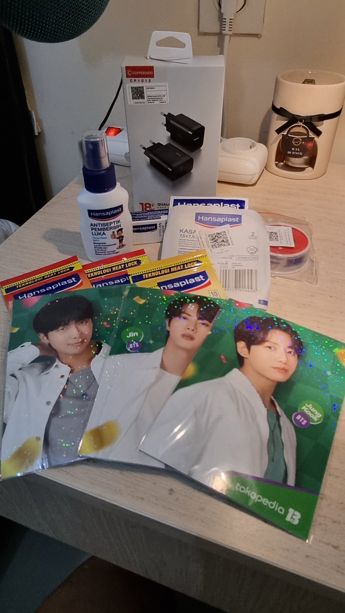 small_yuyl4's tweet photo. Nyampe kost'an langsung buka harta karun..
#Tokopedia13
#PostcardBTS https://t.co/hc0Qkh5s6B