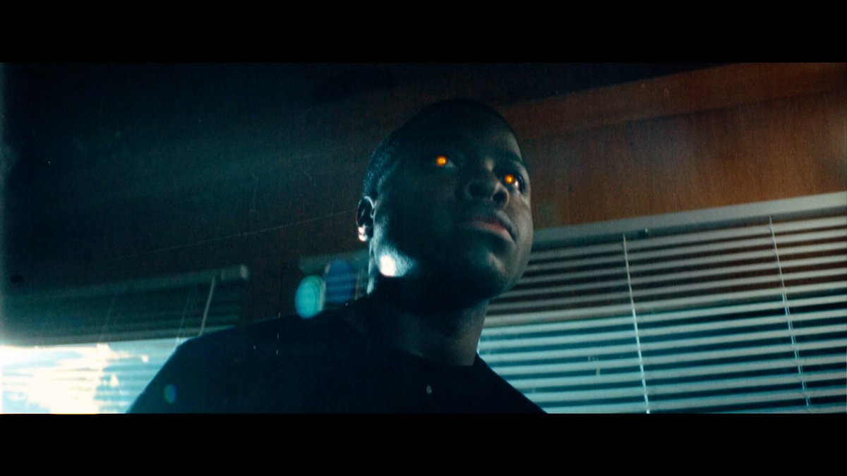 Berrryzs's tweet photo. VFX for @Fresh_lapeufra feat @Niska_Officiel - "ALLEZ DEHORS "
w/@cuisteh. https://t.co/YkcXlr67Pg