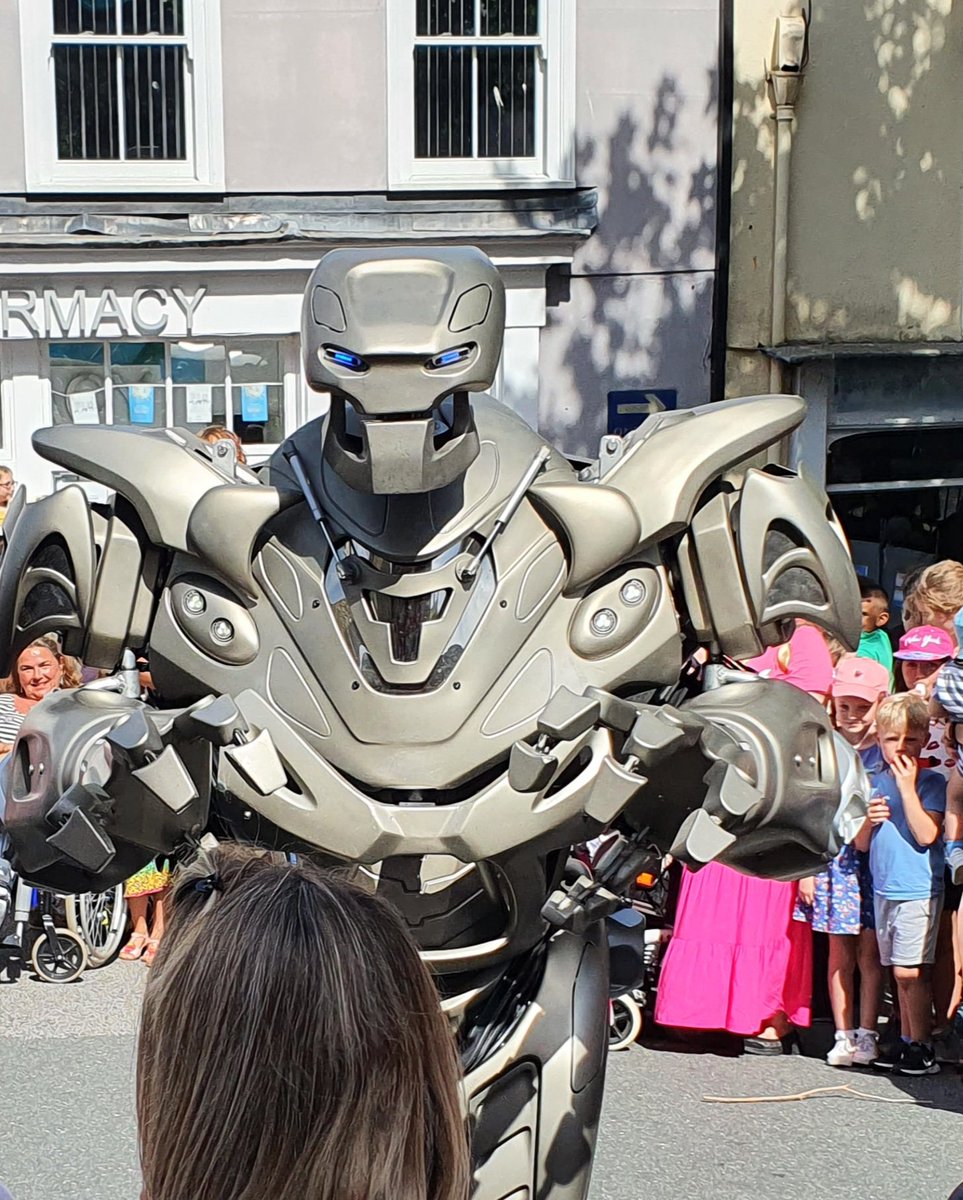 Well done <a href="/PenrynTC/">Penryn Town Council 〓〓</a>. Fabulous Fair Day. 👌 👏 👏
