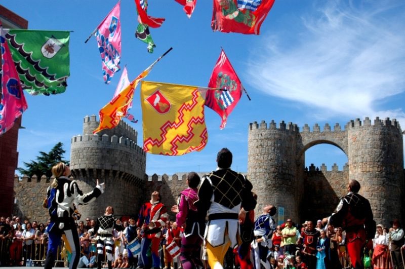 garquez's tweet photo. hola, solo vengo a recordar que el finde que viene es el mercado medieval en Ávila y TODA la ciudad se viste para ello https://t.co/9w93DKnKJ9